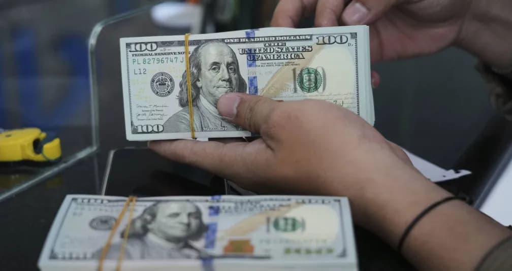 الدولار يستقر وسط توقعات بانخفاض أسبوعي