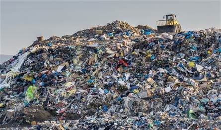 العالم يغرق في النفايات!