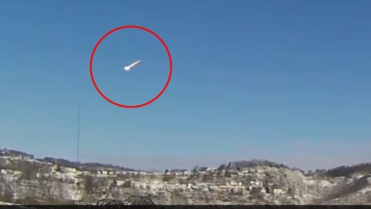 كرات نار مرعبة بسماء الولايات المتحدة.. وتكهنات حول هجوم فضائي